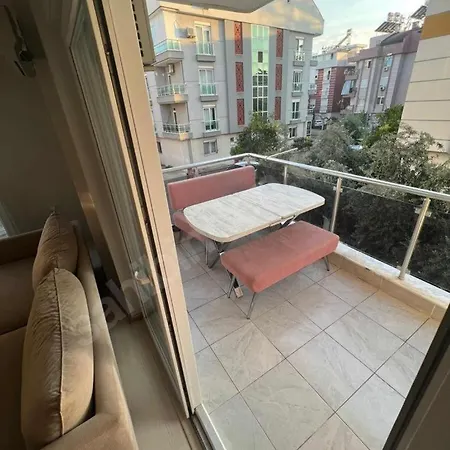 Denize Yakin Antalyanin Merkezinde Kiralik Daire 아파트 *